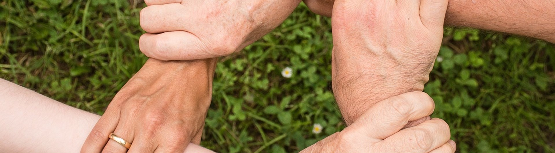 Händer i ring