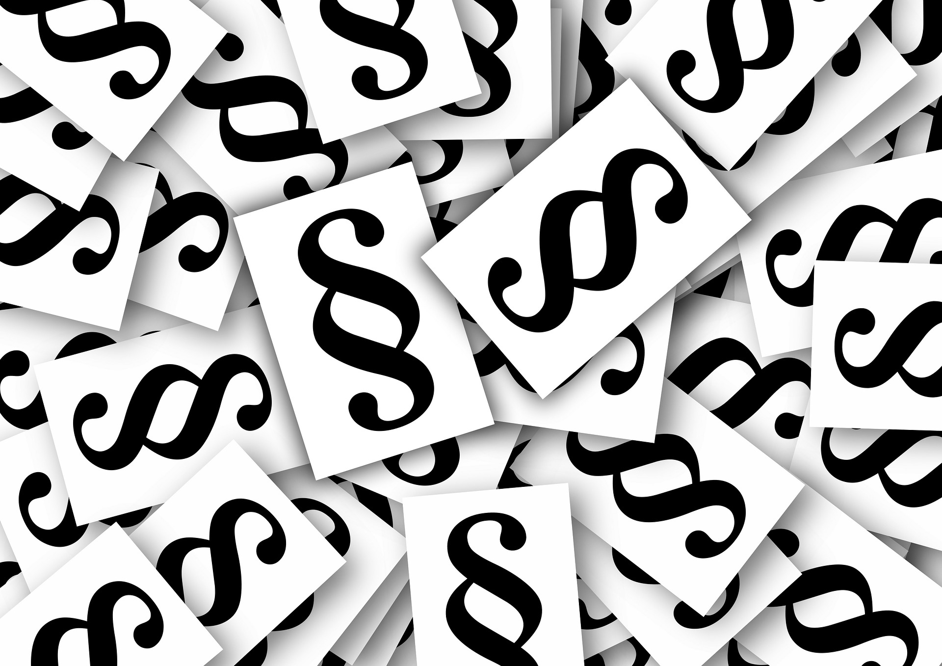 Bild som visar många kort med paragrafer.