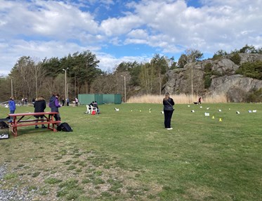 Bild på en rallylydnadsbana med tävlande