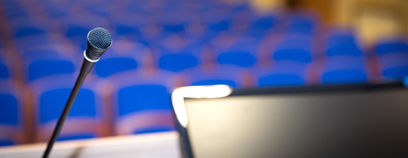 Bild som visar en konferensmikrofon från presidium.